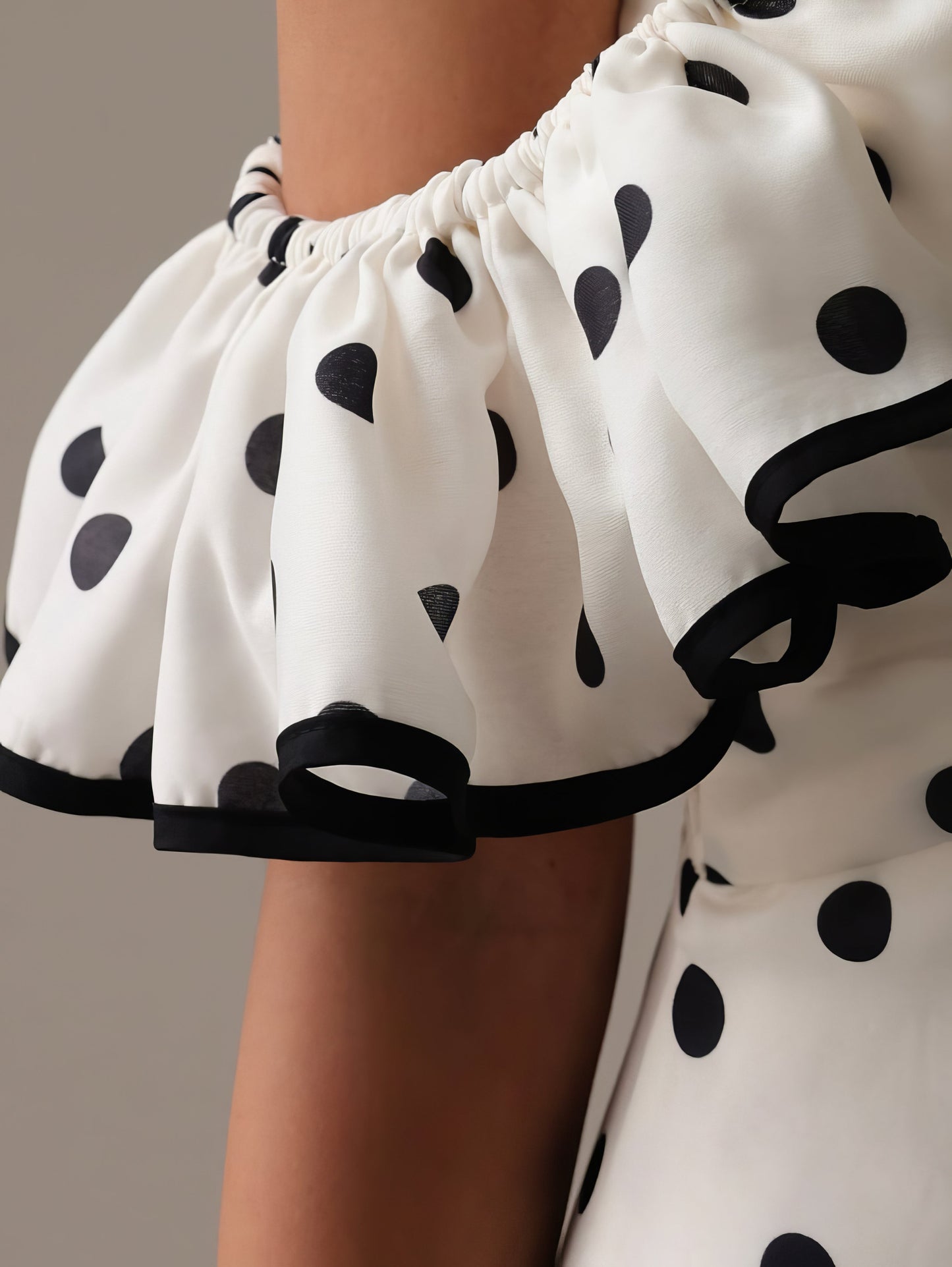 Retro Puantiyeli Siyah Midi Elbise