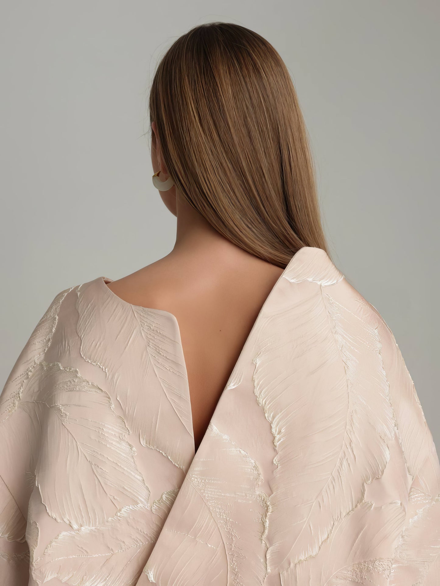 Yüksek Yaka Jakarlı Ekru Bluz