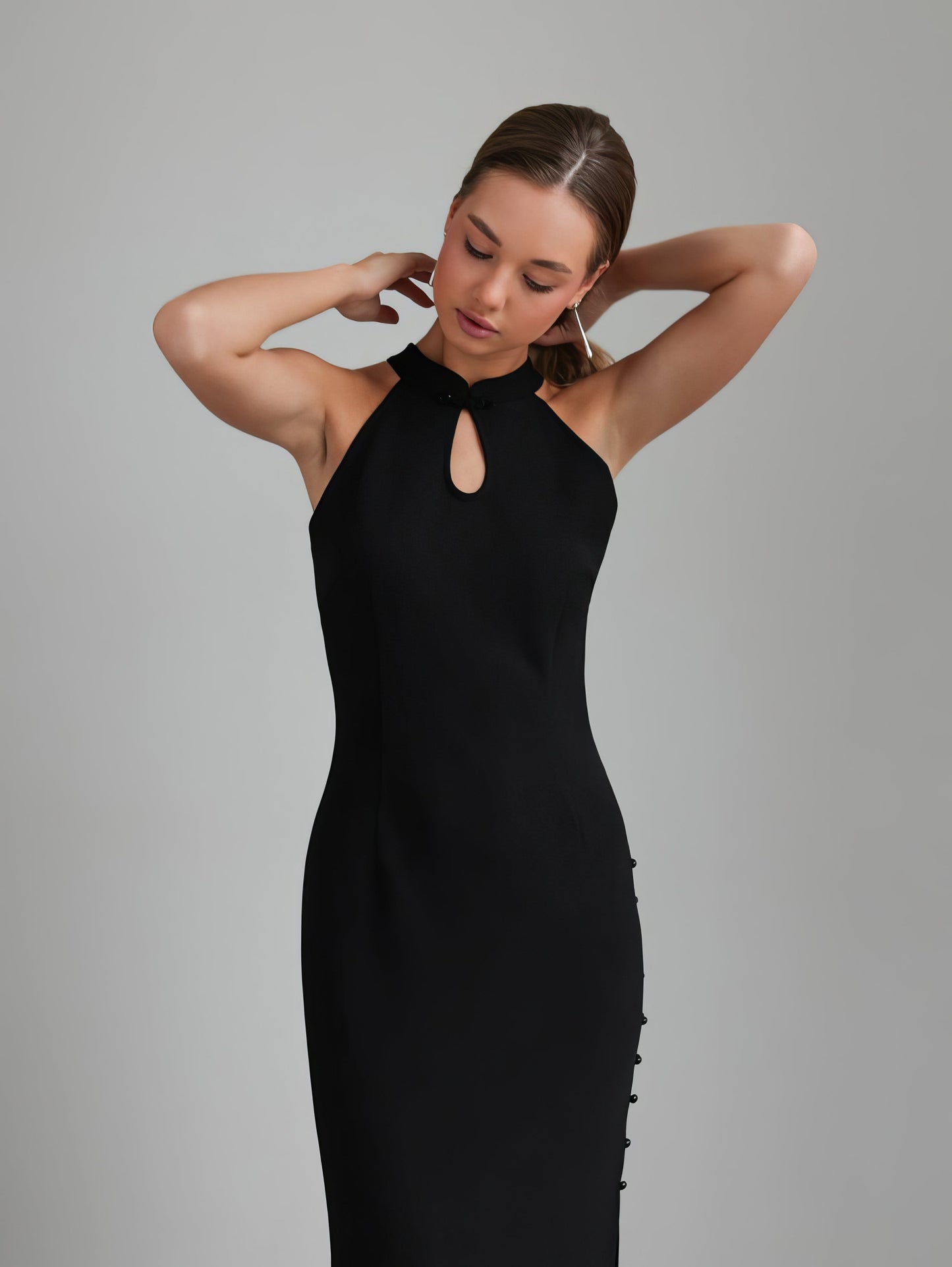 Dekolteli Detaylı Siyah Halter Yaka Midi Elbise