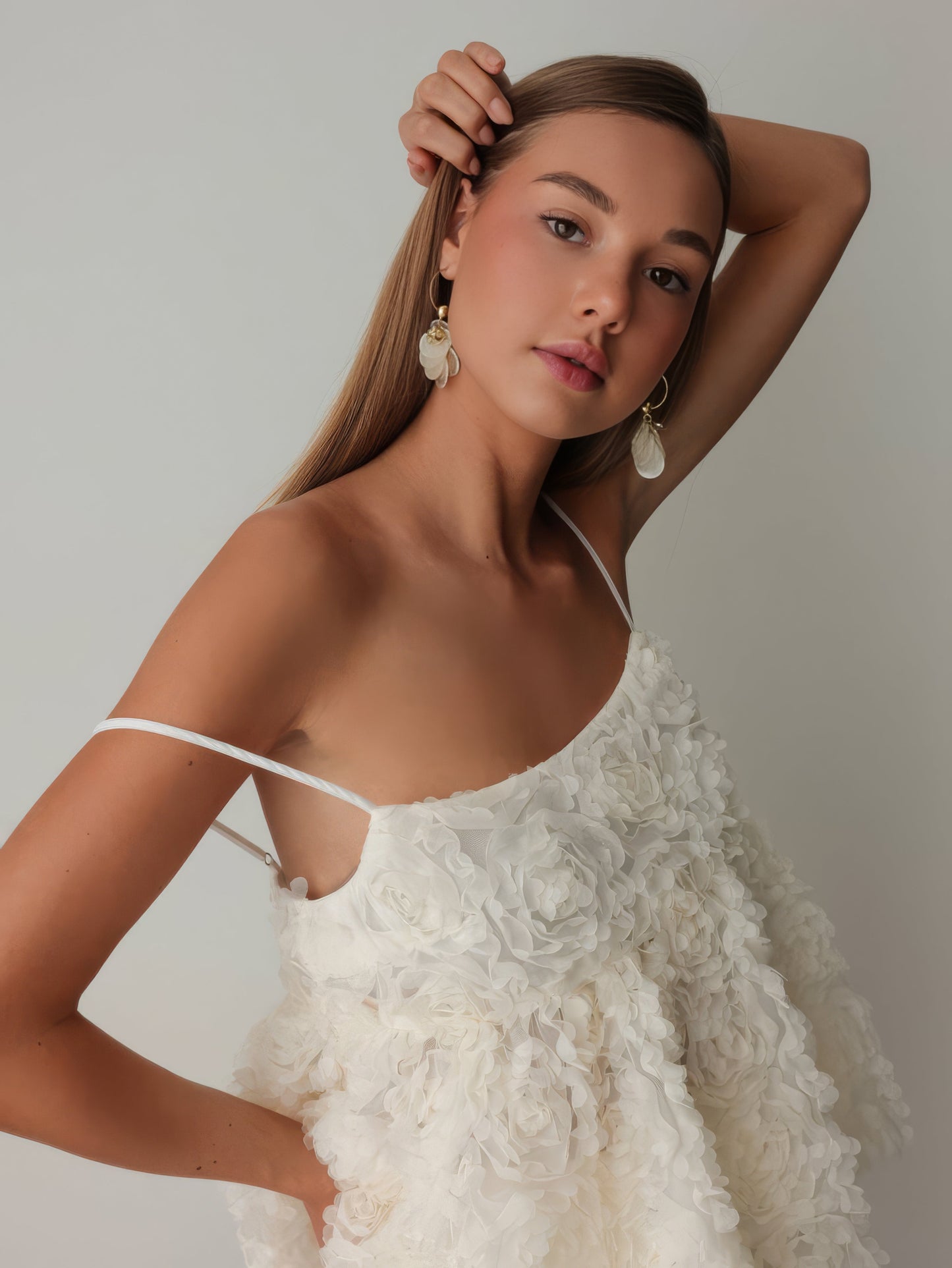 Çiçek İşlemeli Beyaz Peplum Takım