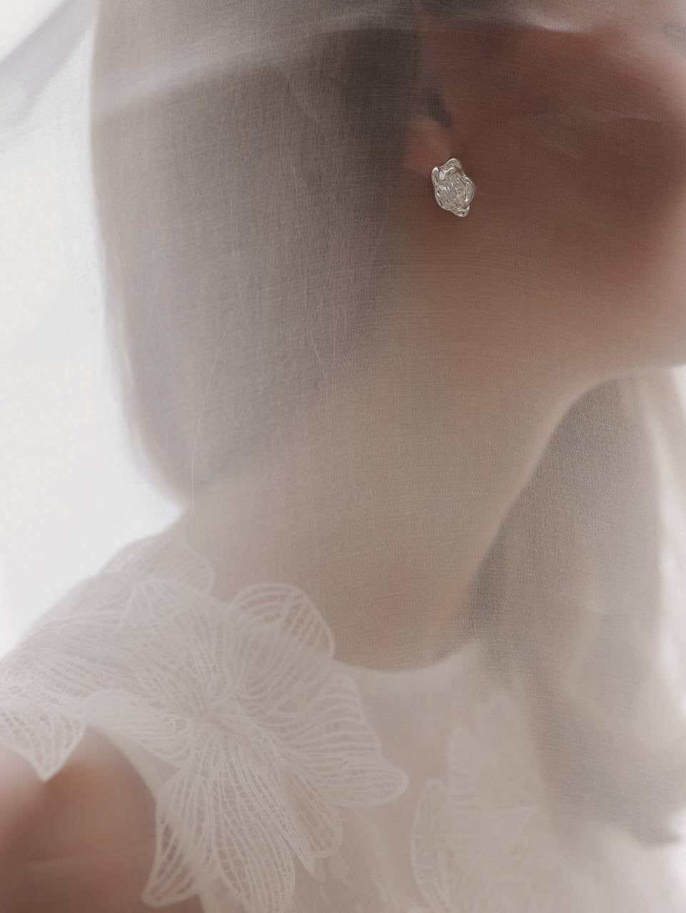 Zarif Nakışlı Dantel Bluz