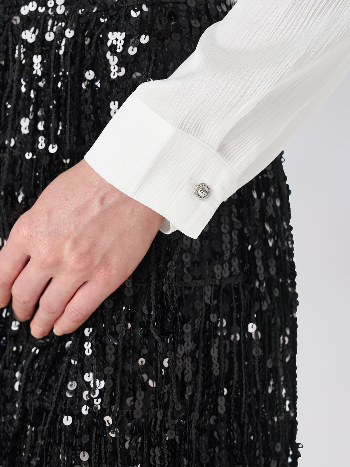 Sivri Yakalı İnce Pileli Gömlek