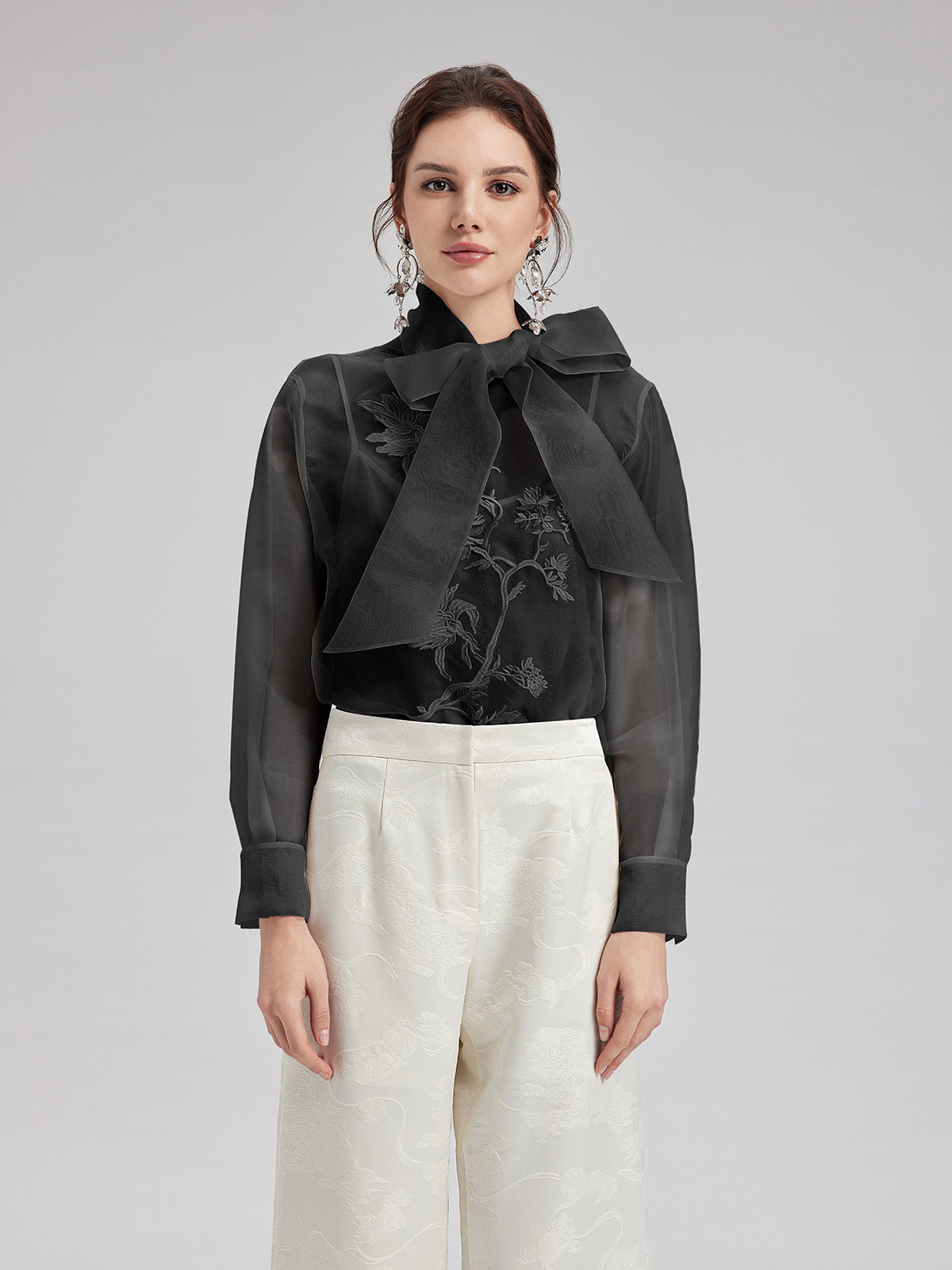 İpek Nakışlı Bağlamalı Uzun Kollu Bluz