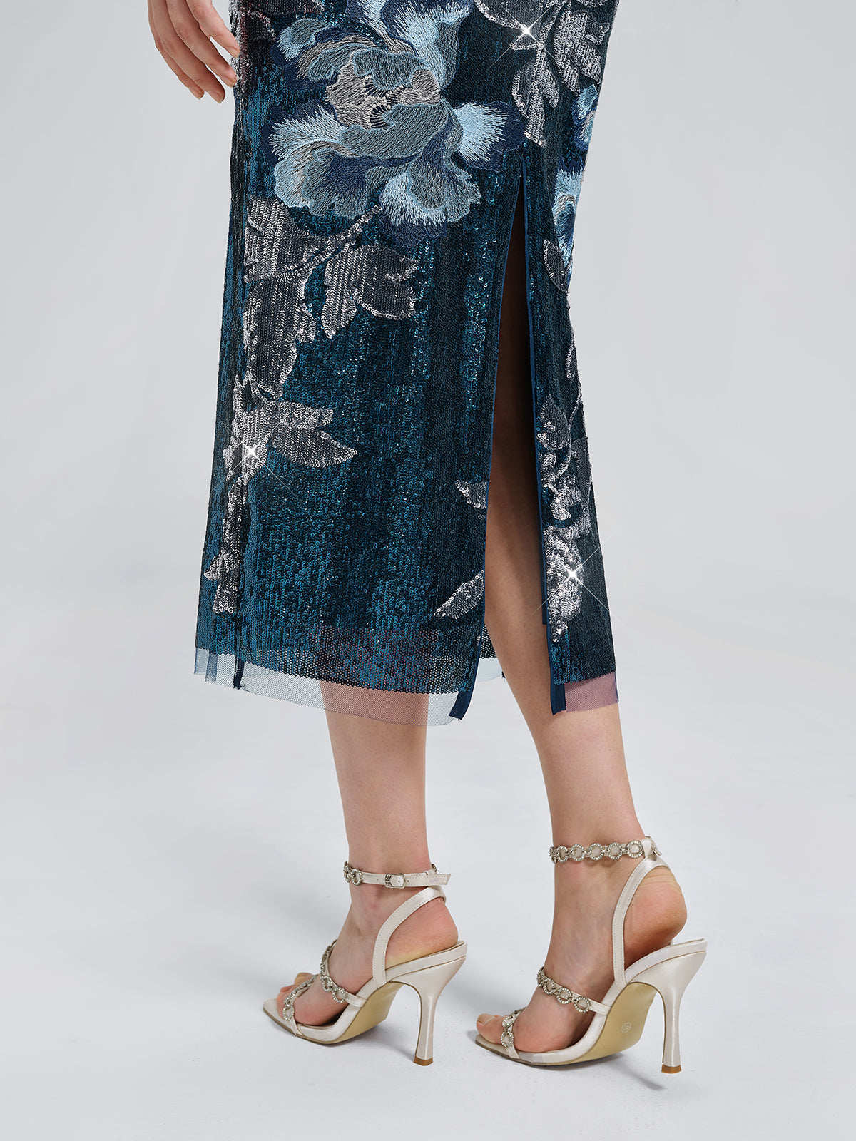 Pullu Çiçek Nakışlı Etek