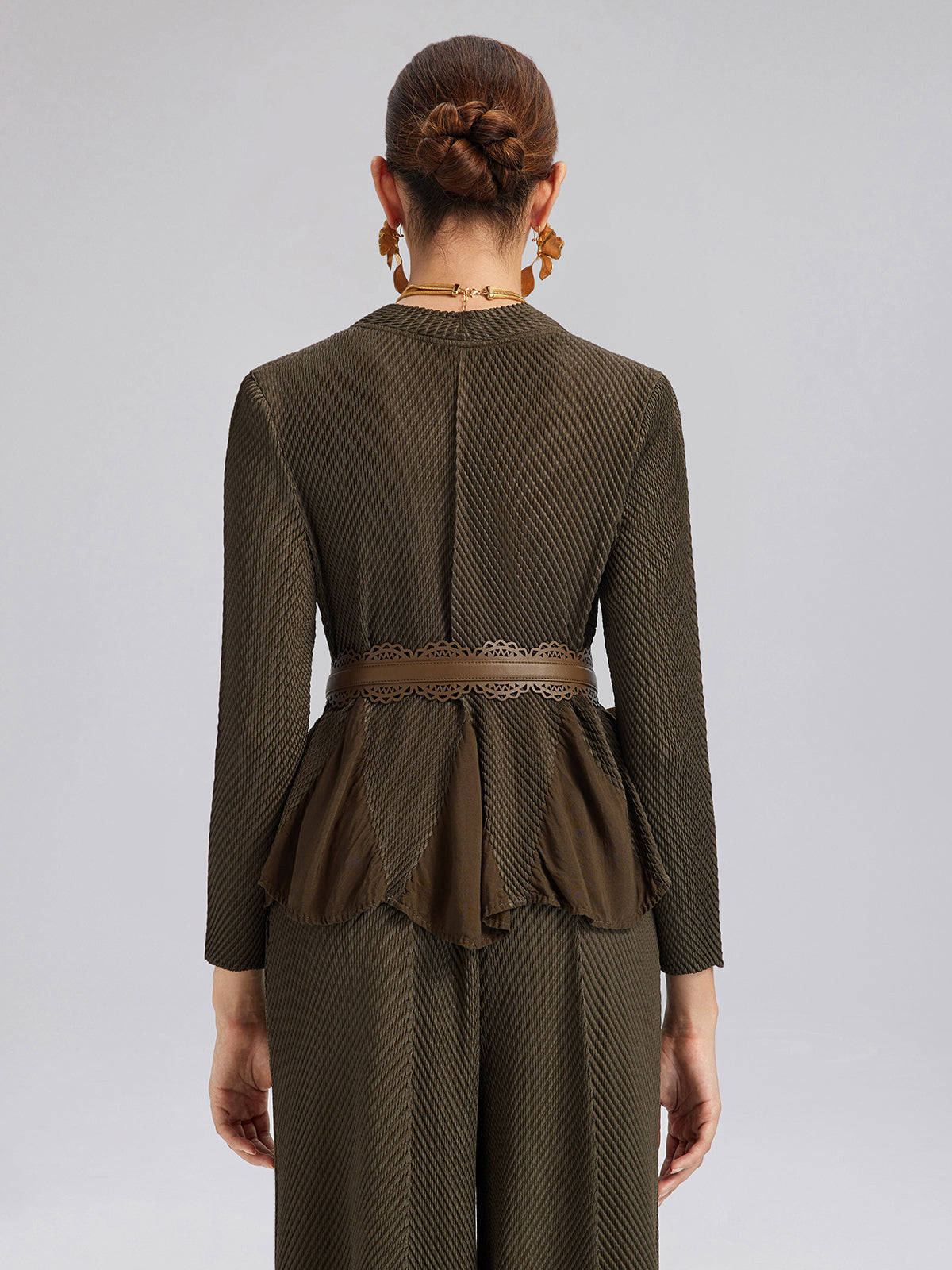 Çiçek Kenarlı Dokulu V Yaka Bluz