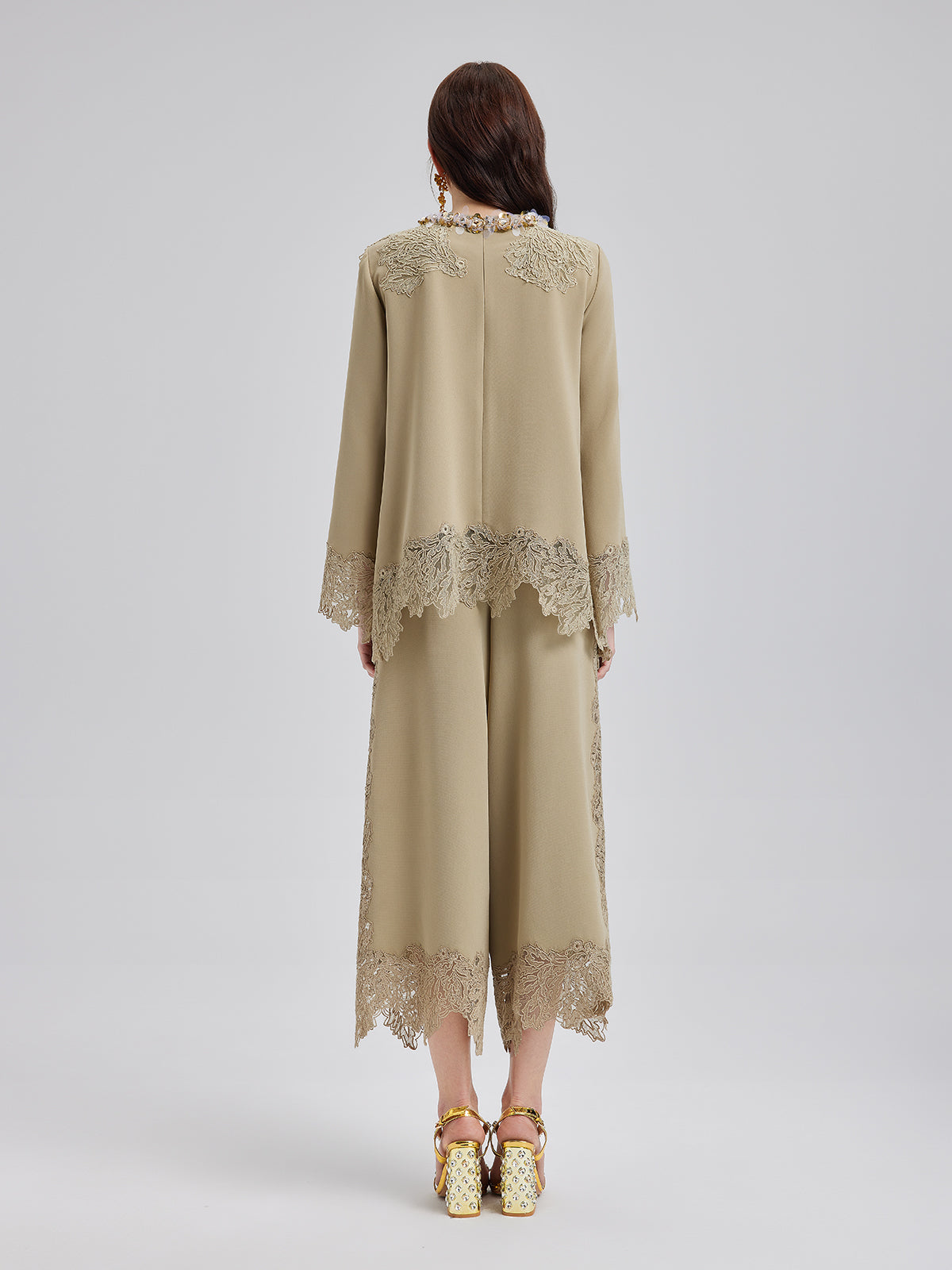 Şık Dantel Kenarlı Kısa Pantolon