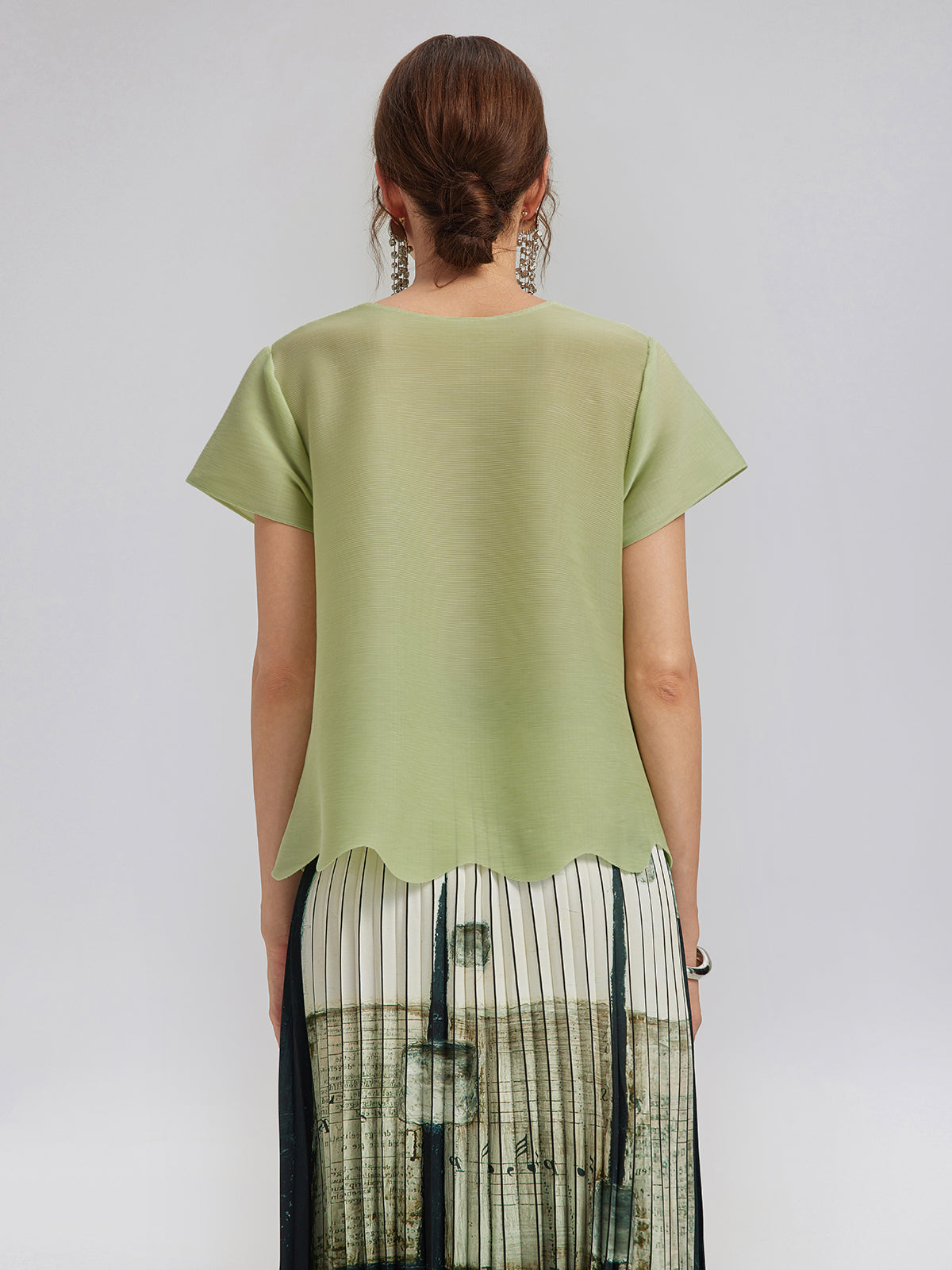 Püsküllü Çiçekli Pileli Boncuklu V Yaka Bluz