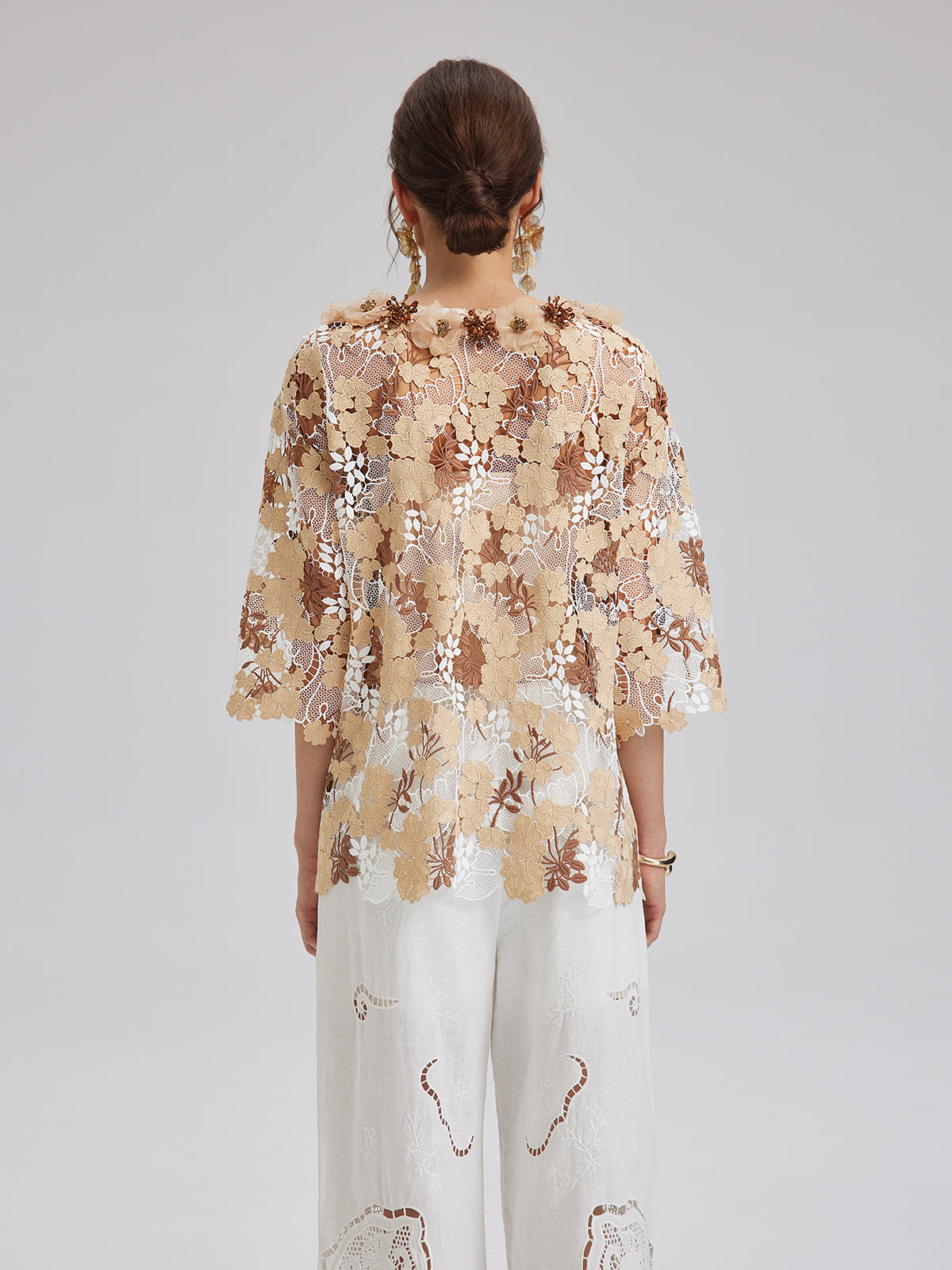 Taşlı Nakışlı Çiçekli Dantel V Yaka Bluz