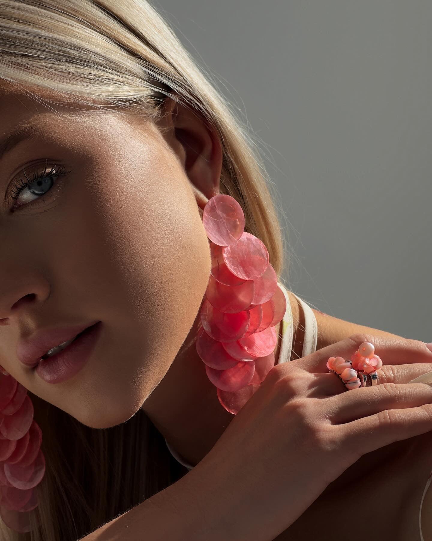 Çiçek Desenli İp Askılı Elbise