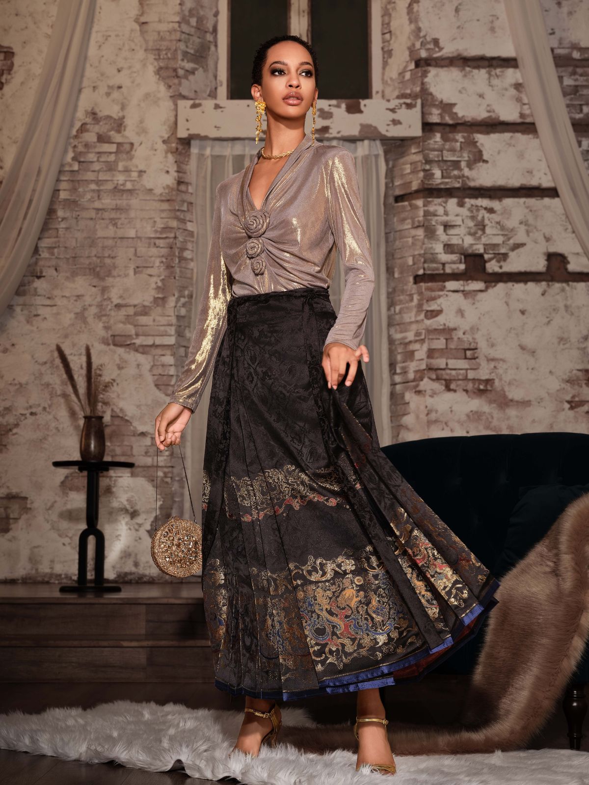 Şık Gül Pileli V Yaka Bluz