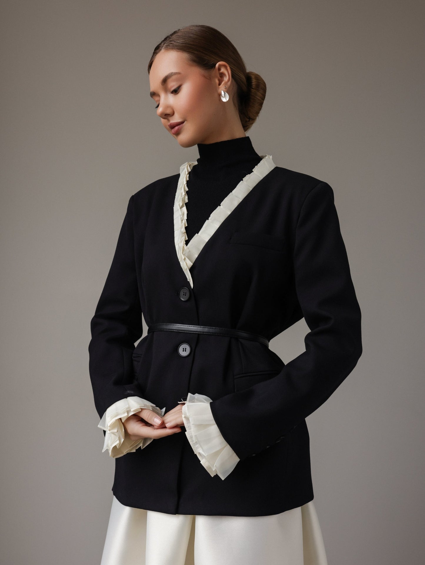 Siyah Kuğu Fırfırlı Ceket