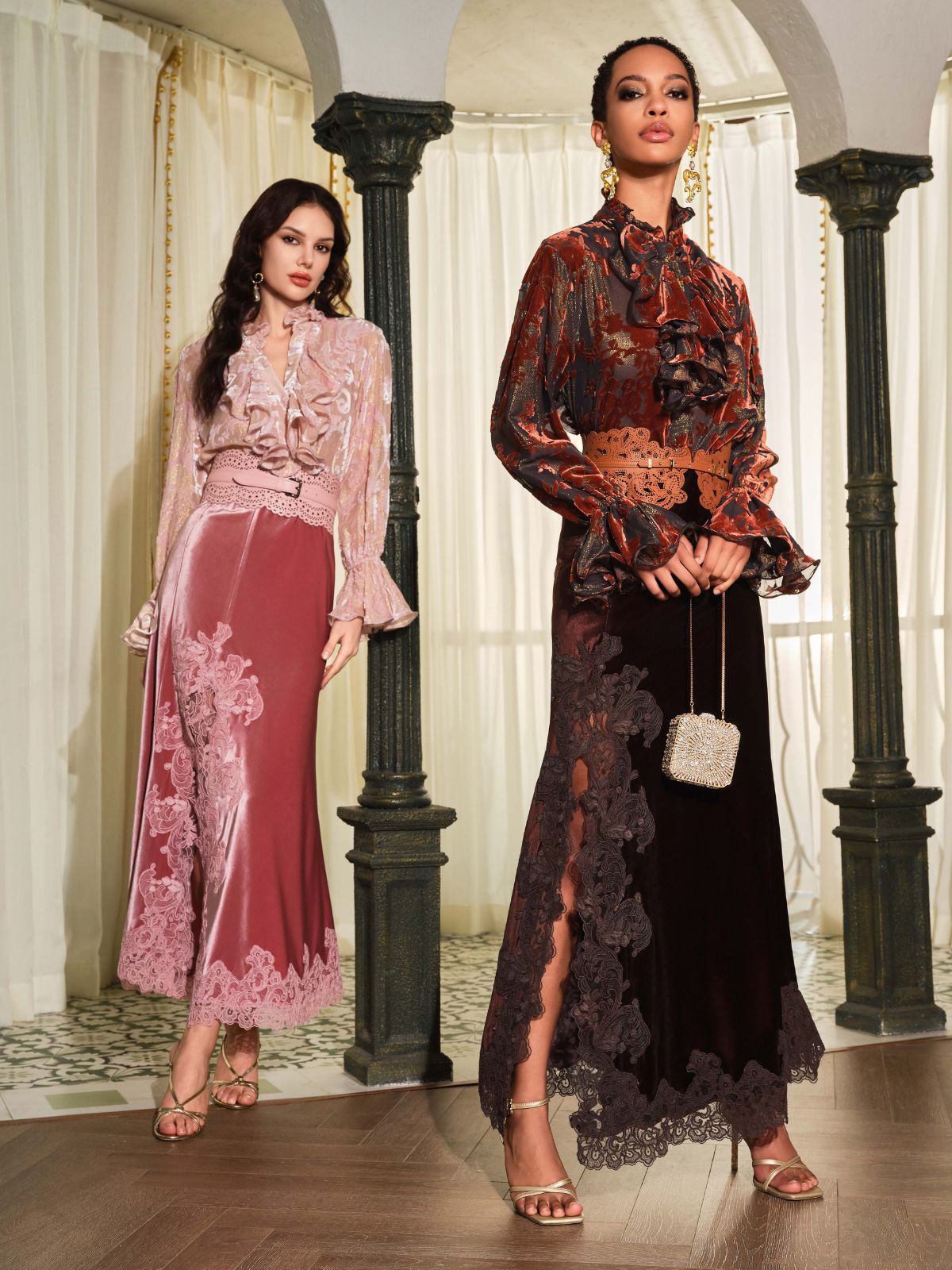 Fransız Dantel Kadife Yırtmaçlı Etek