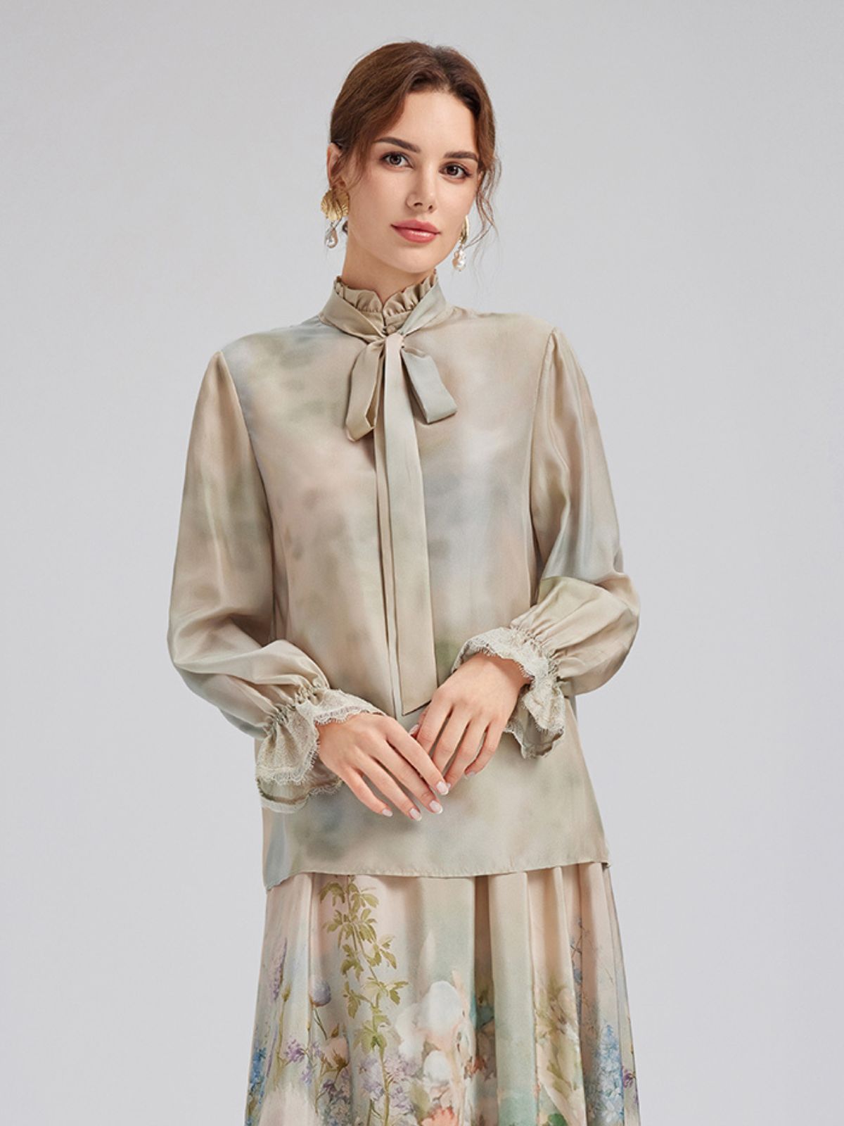 Empresyonist Çiçekli İpek Bağlamalı Bluz