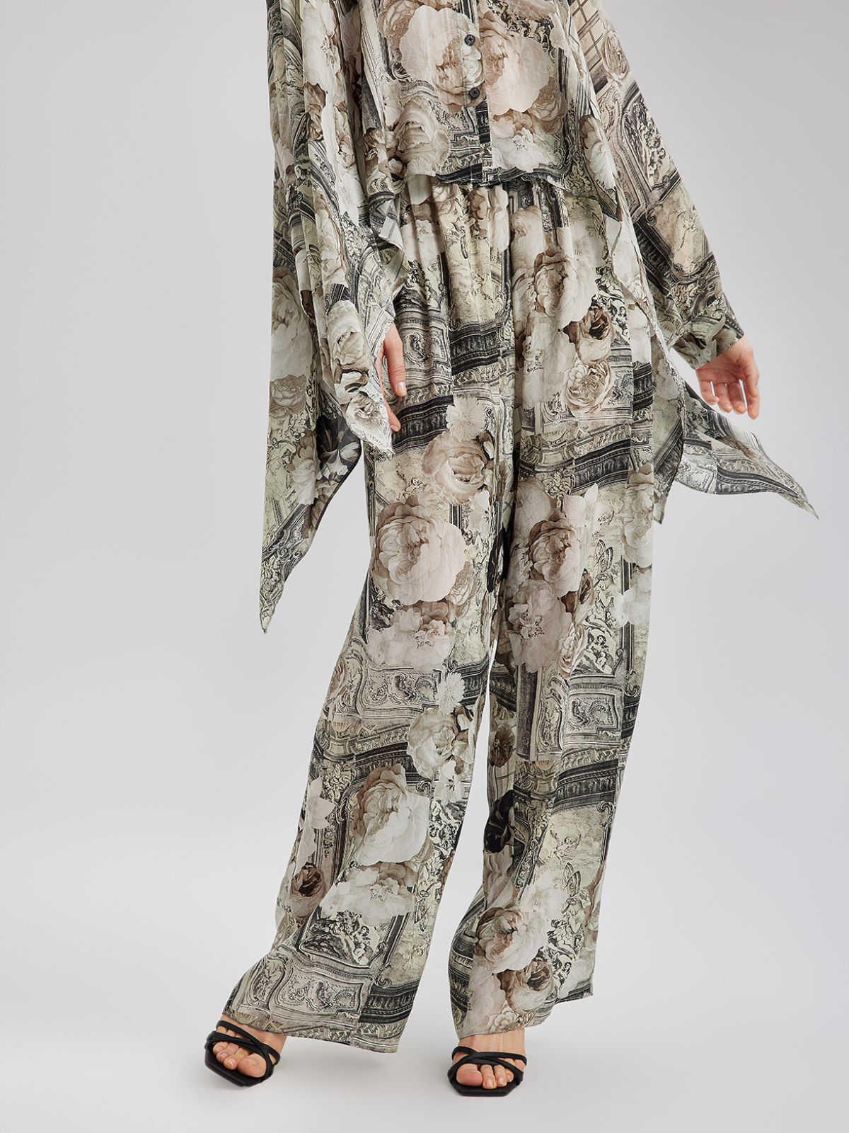 Barok Desenli İpeksi Tatil Pantolonu