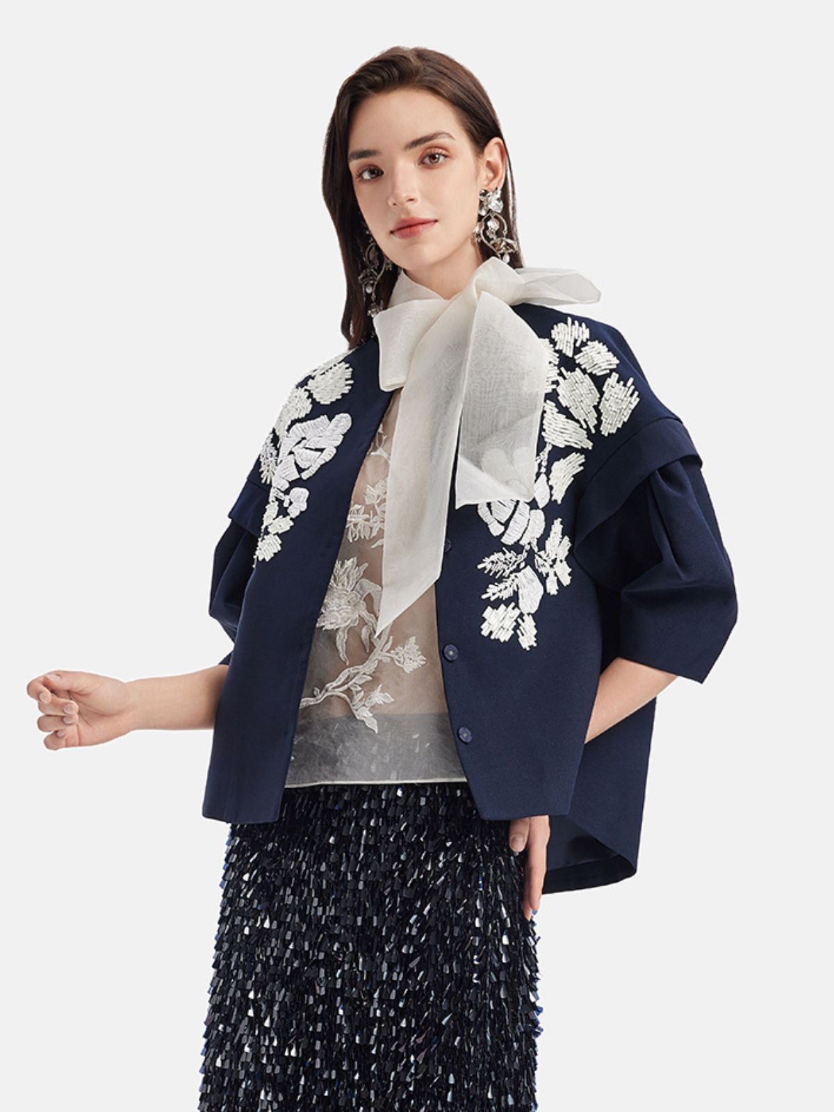 El İşlemeli Boncuklu Kısa Ceket