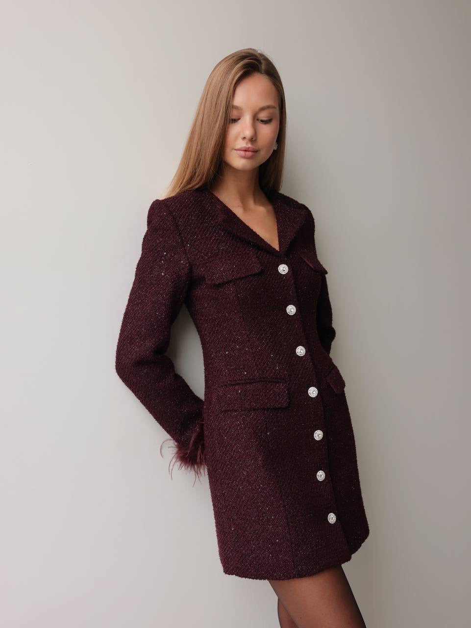 Koyu Bordo Tüy Manşetli Işıltılı Elbise