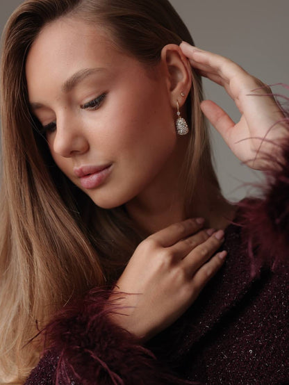 Koyu Bordo Tüy Manşetli Işıltılı Elbise