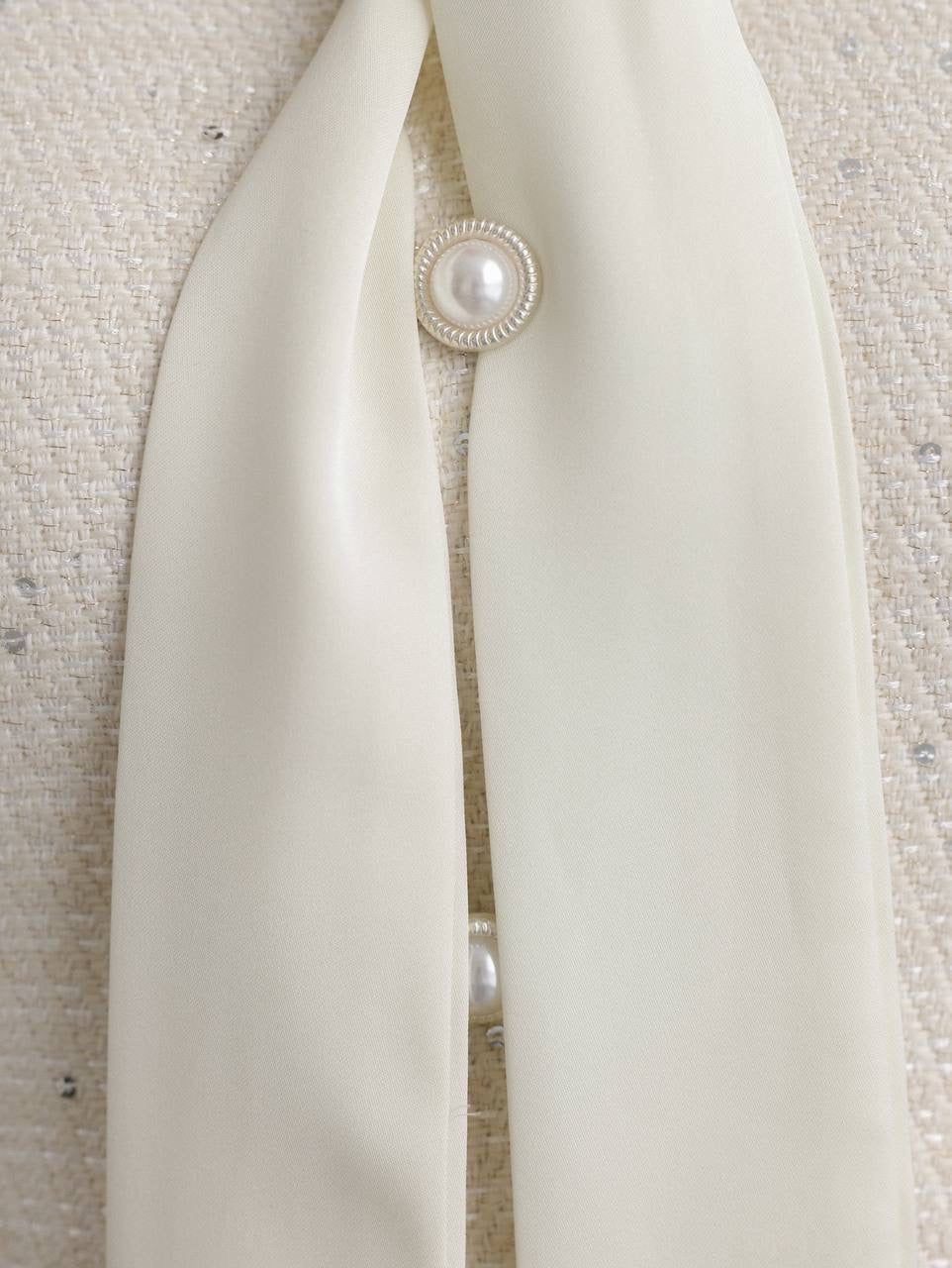 Fiyonk Detaylı Fildişi Dokulu Mini Elbise