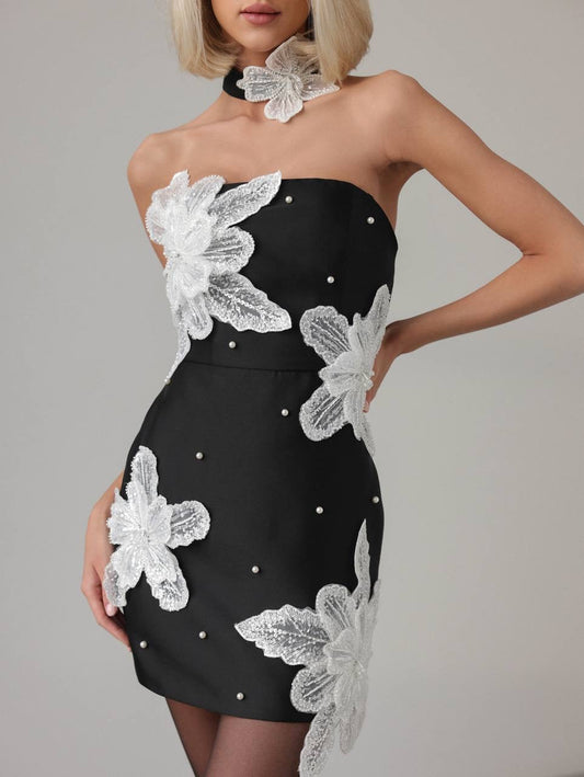 Çiçek İşlemeli Siyah Mini Elbise