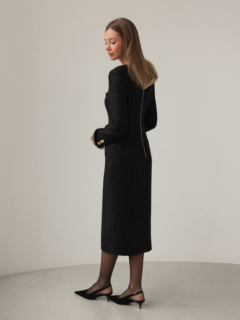 Altın Düğmeli Zarif Siyah Tüvit Midi Elbise