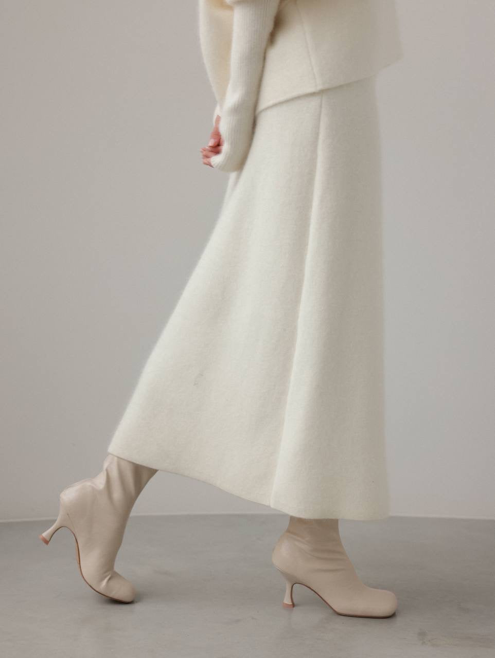 Zarif Fildişi Yün Midi Etek