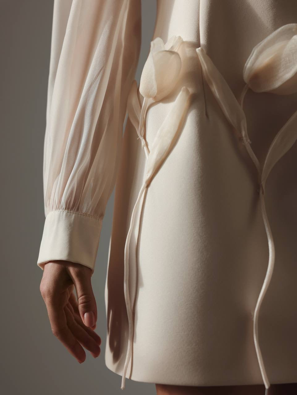 Zarif Çiçek Desenli Transparan Elbise