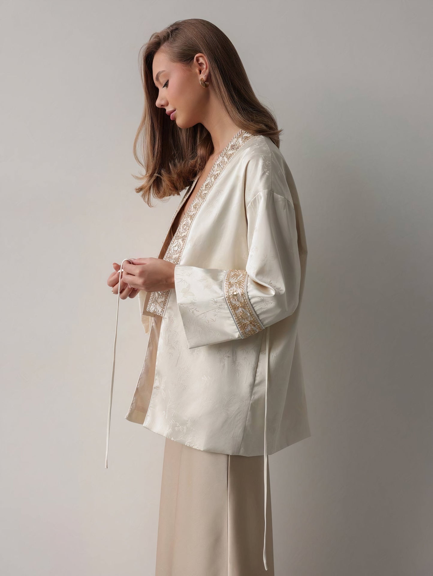 Fildişi Zarafet Kimono