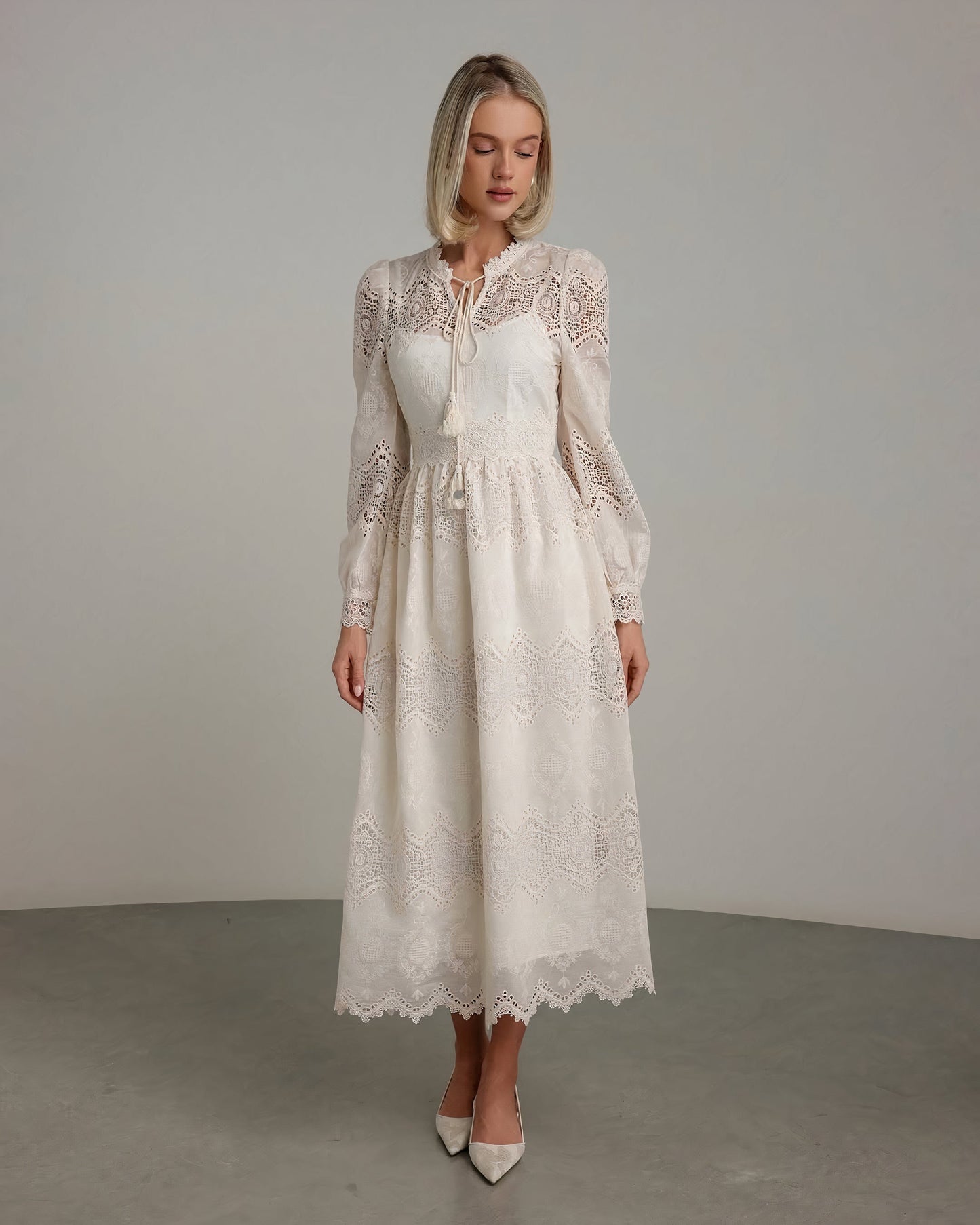 İnci Nakışlı Dantel Midi Elbise
