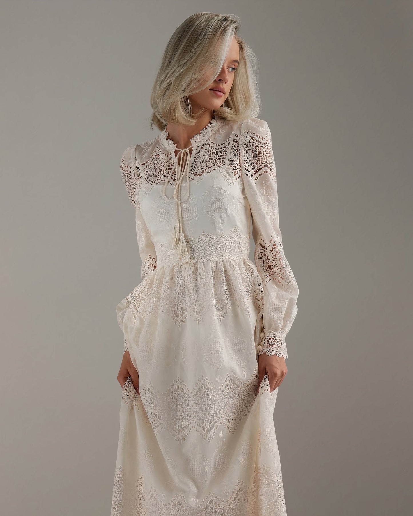 İnci Nakışlı Dantel Midi Elbise