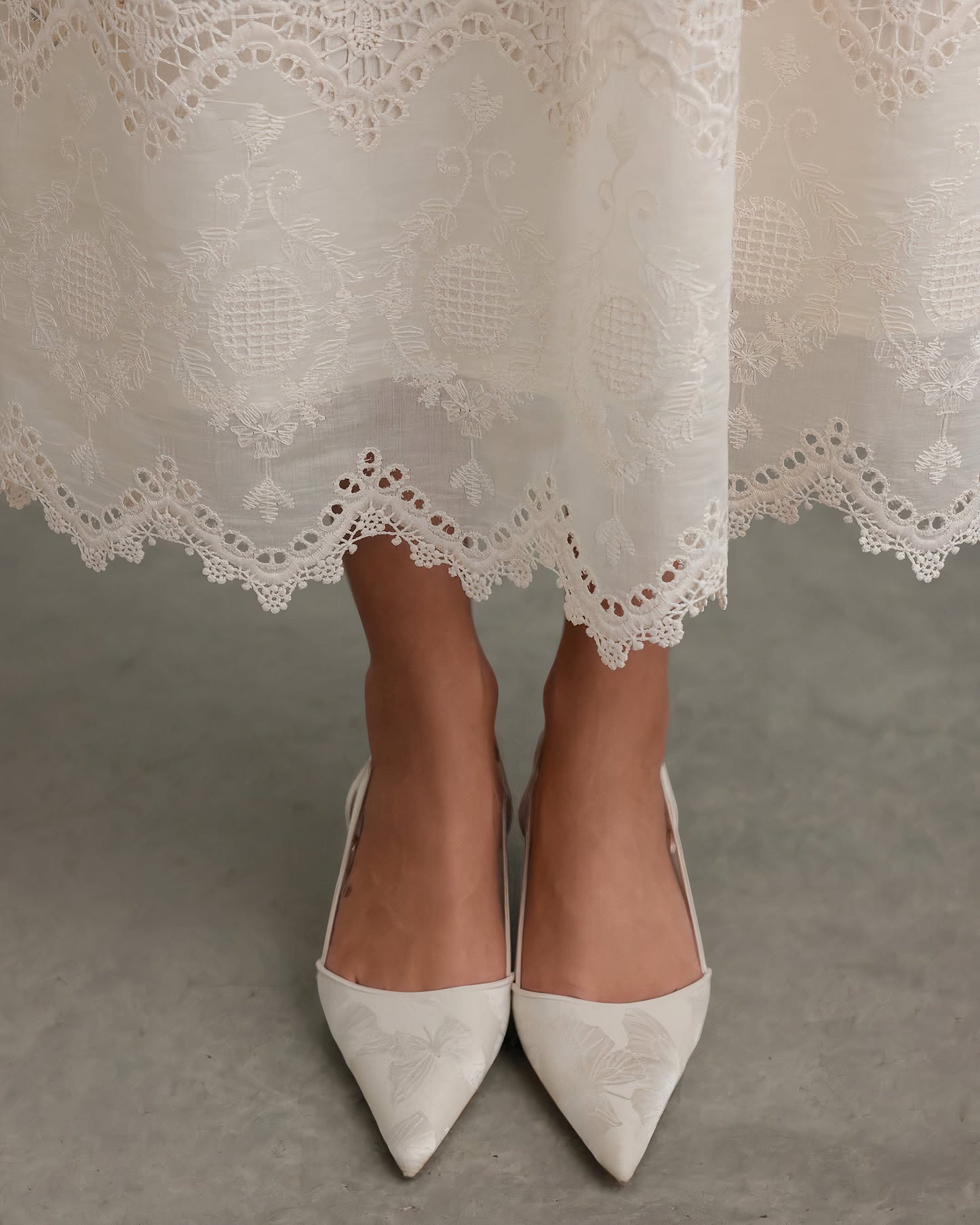 İnci Nakışlı Dantel Midi Elbise