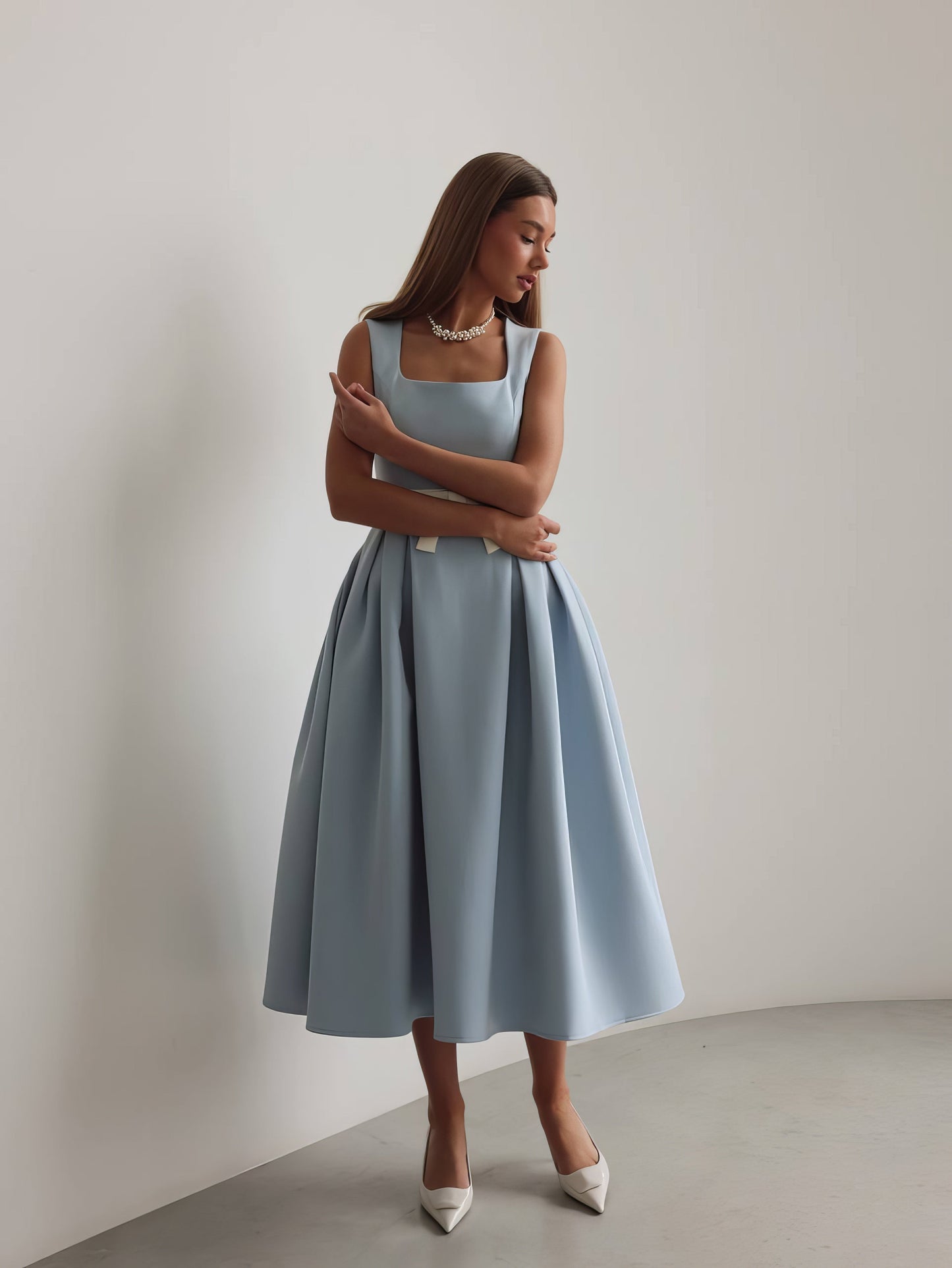 Bebek Mavisi Kemerli Pileli Midi Elbise