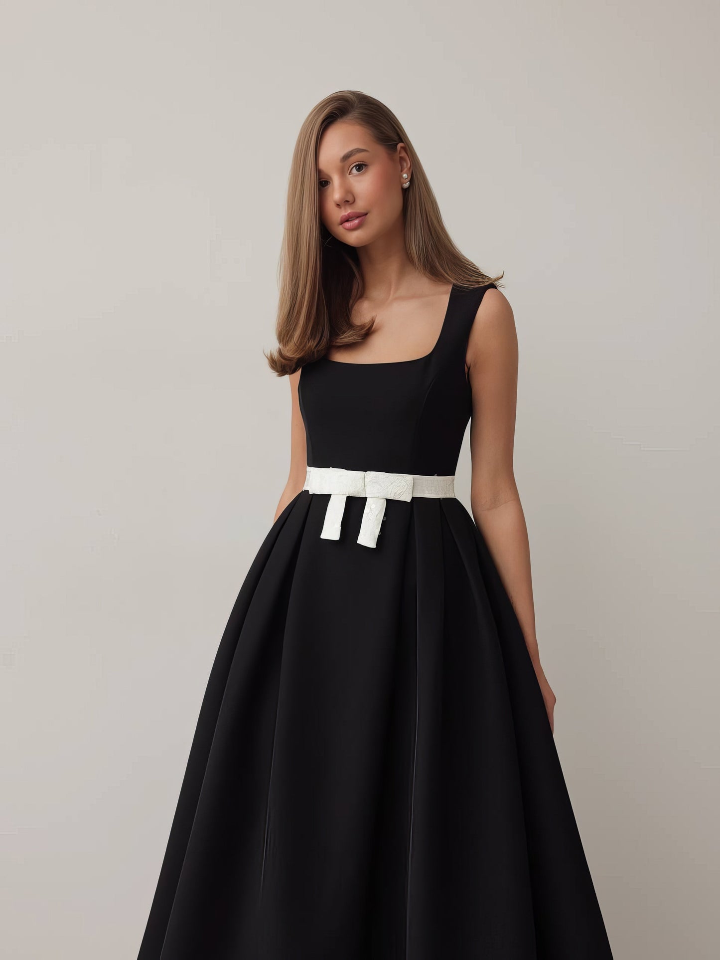 Siyah Kemerli Pileli Midi Elbise