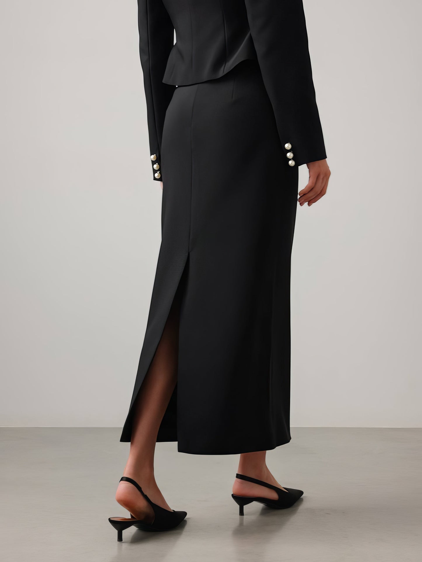 Puantiyeli Fular Detaylı Siyah Takım