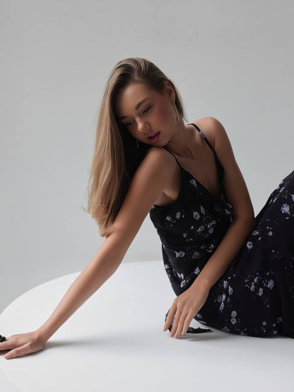 Romantik Çiçek Desenli Siyah Midi Elbise