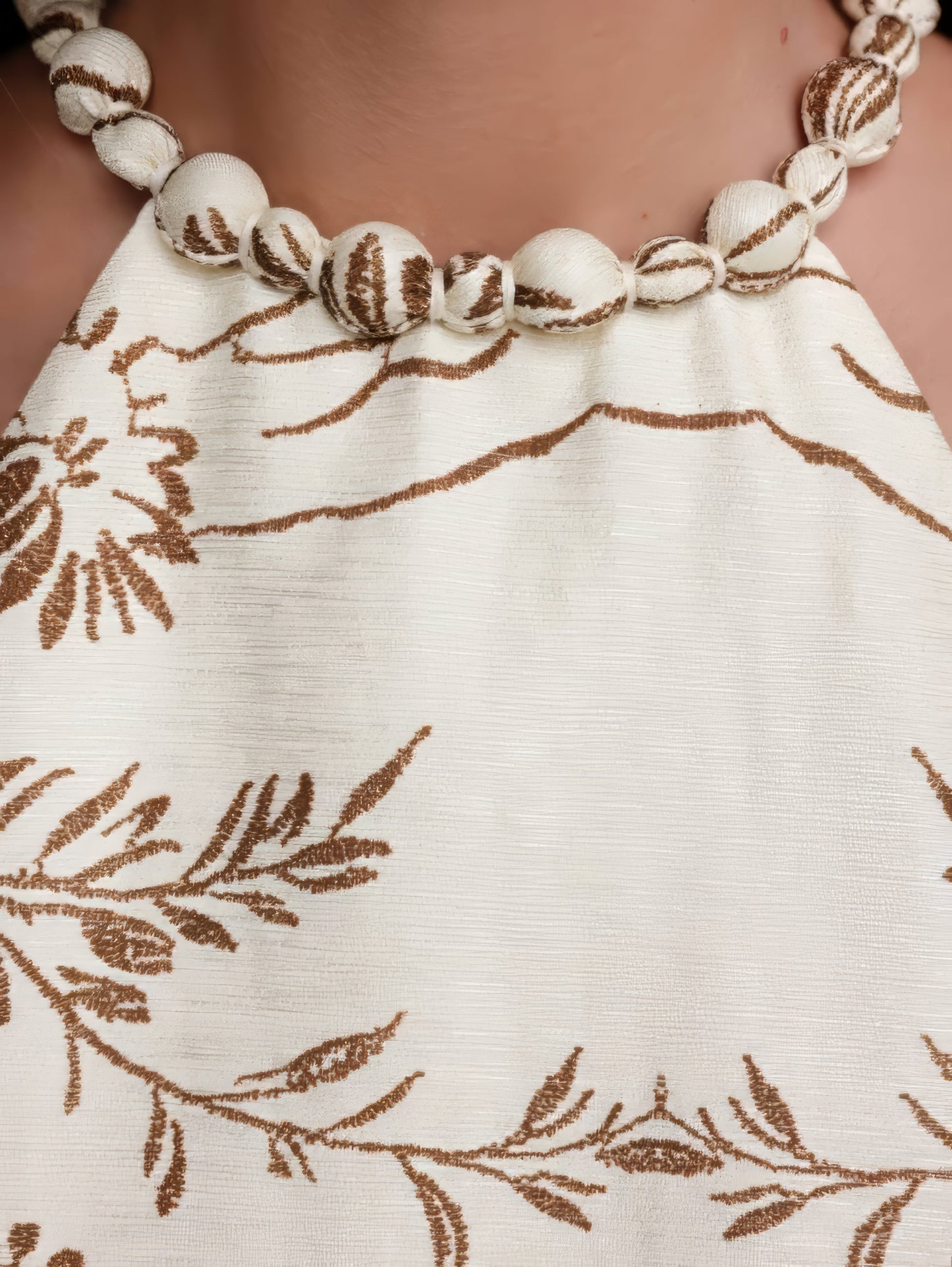 Nakışlı Zarif Bej Halter Yaka Elbise