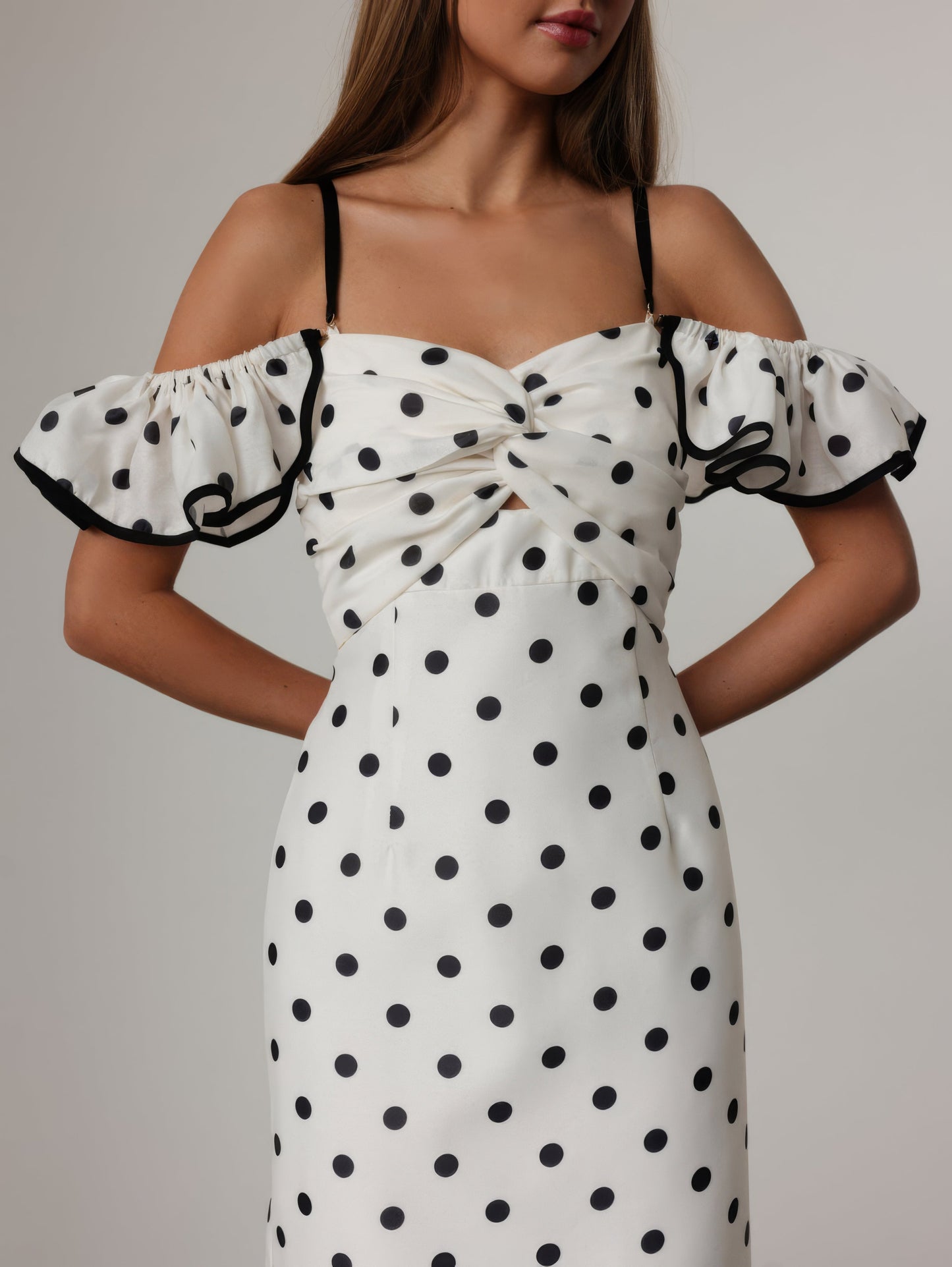 Retro Puantiyeli Siyah Midi Elbise