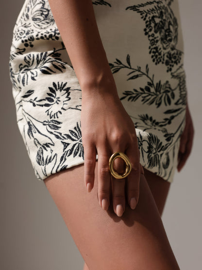 Dökümlü Detaylı Bej Halter Yaka Maxi Elbise