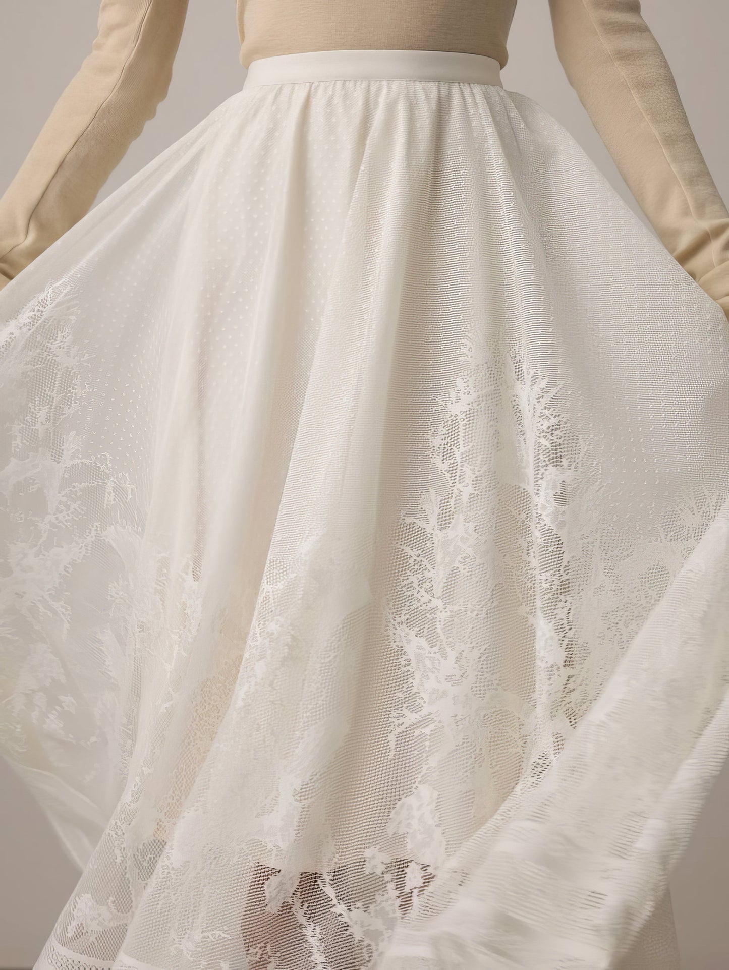 Hacimli Kırık Beyaz Midi Etek