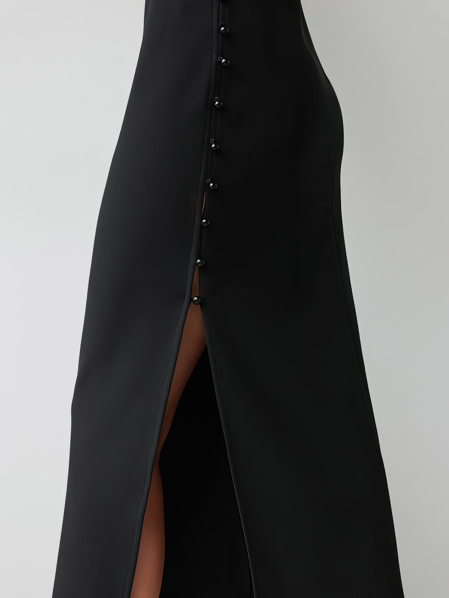 Dekolteli Detaylı Siyah Halter Yaka Midi Elbise