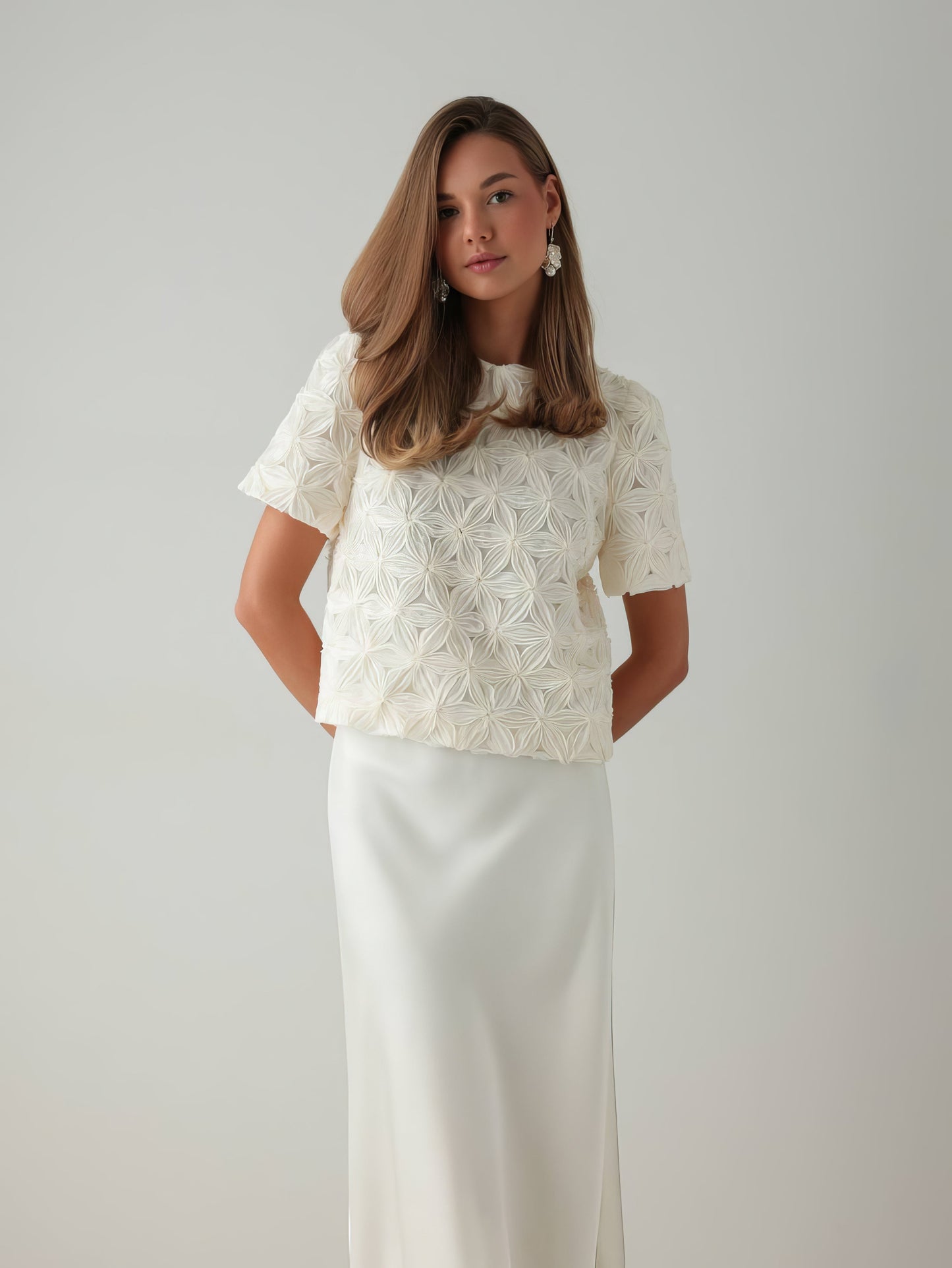 Akışkan Beyaz Düz Kesim Midi Etek