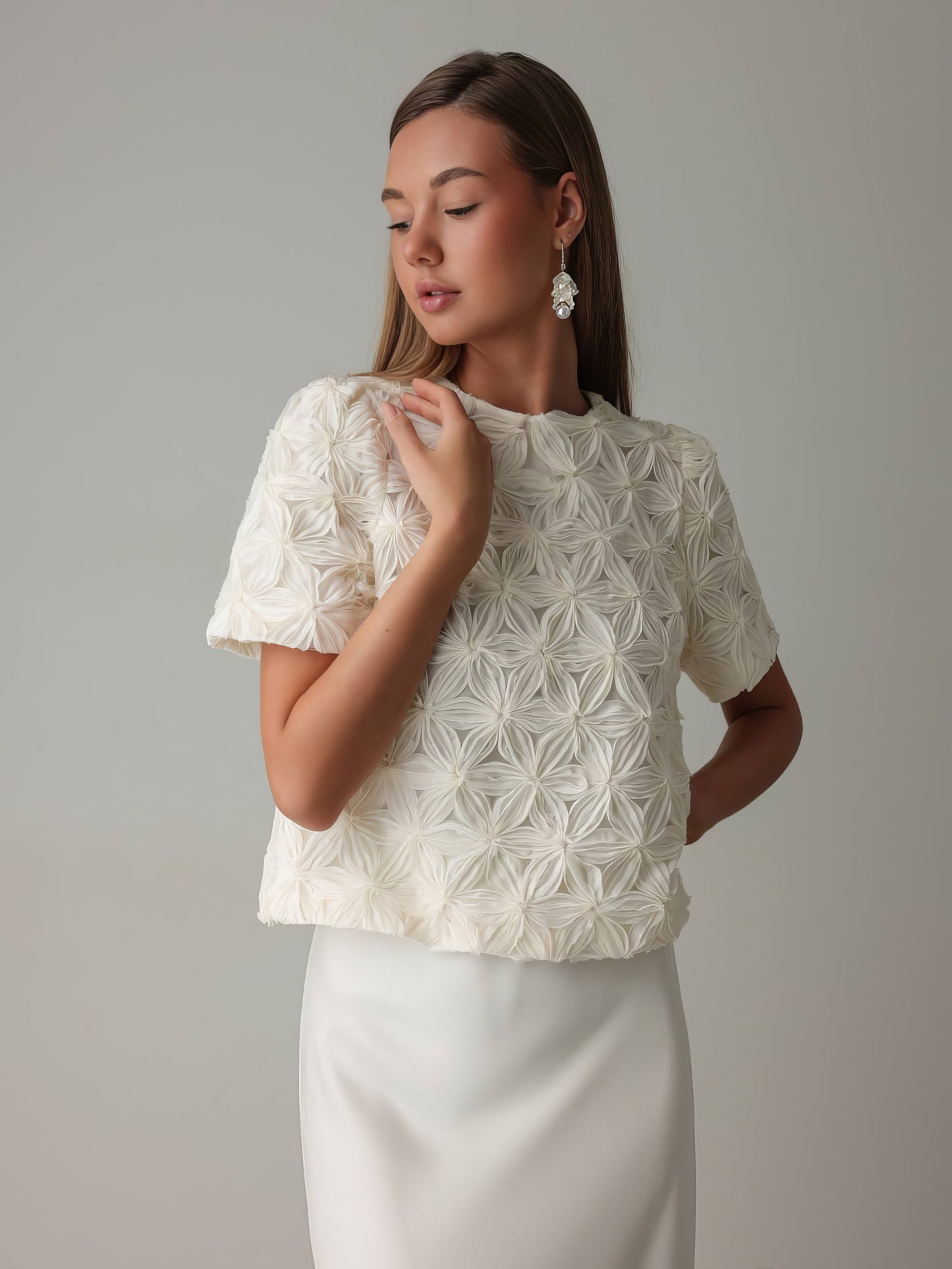 Akışkan Beyaz Düz Kesim Midi Etek