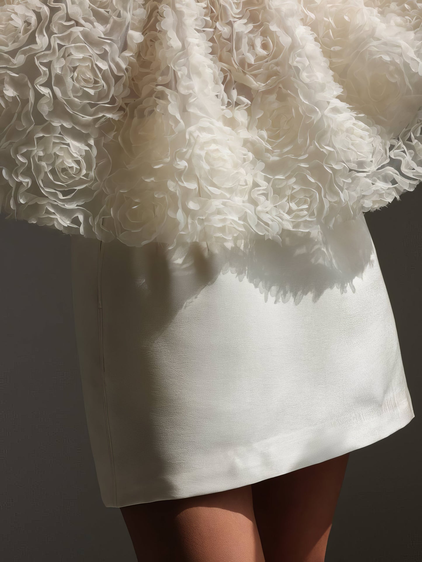 Kabartma Çiçek Desenli Ekru Peplum Bluz