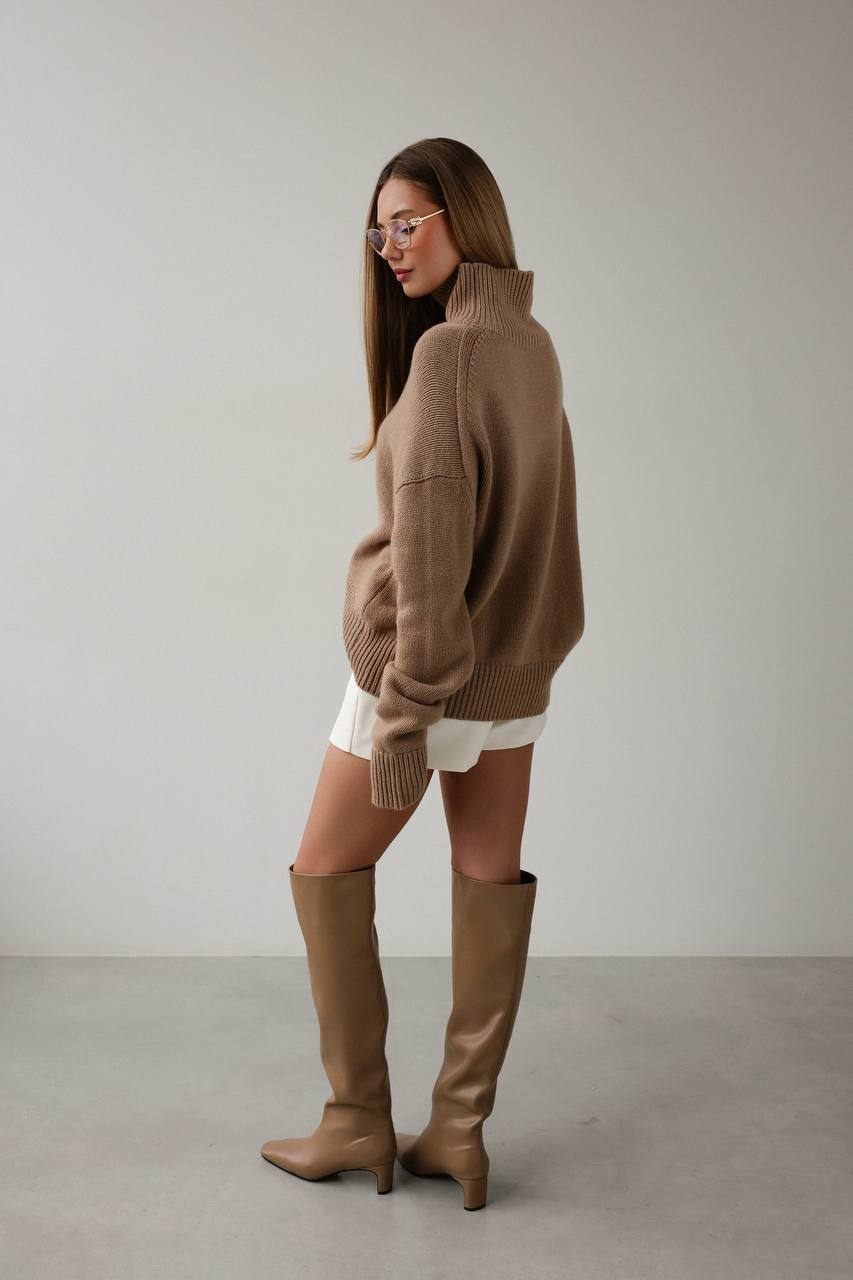 Kesim Detaylı Mini Şort