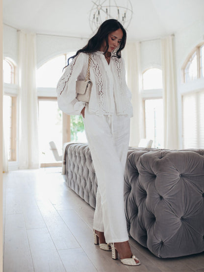 Pileli Delik İşlemeli Nakışlı Bluz