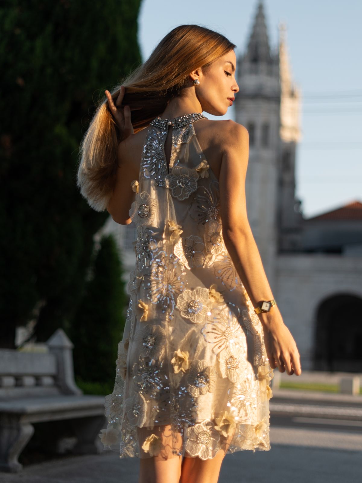 Elmas Kabartmalı Çiçek Nakışlı Elbise