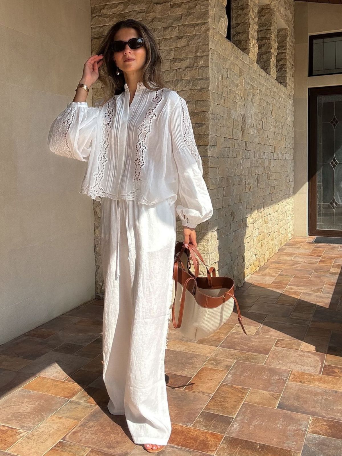 Pileli Delik İşlemeli Nakışlı Bluz