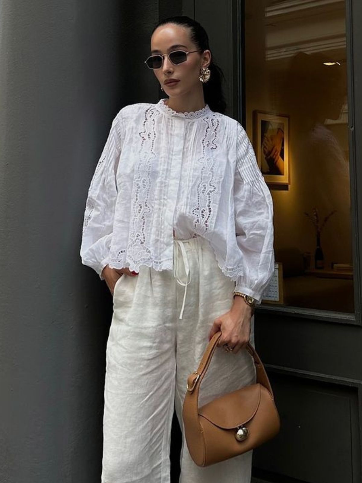 Pileli Delik İşlemeli Nakışlı Bluz