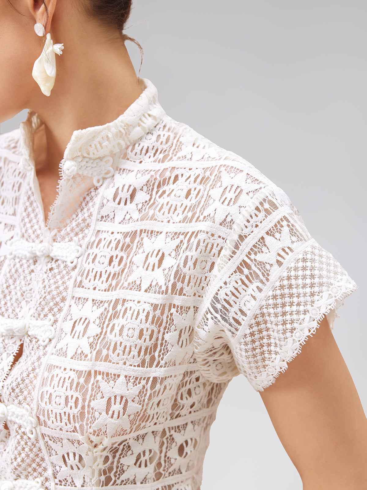 Ustalık İşi Düğmeli Dantel Gömlek