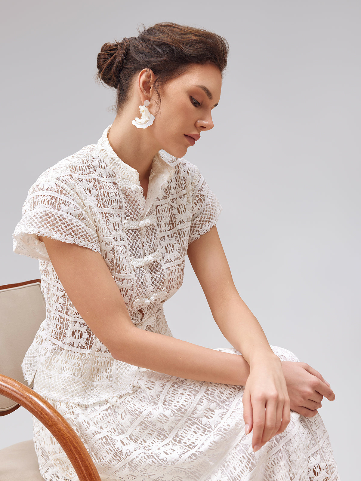 Ustalık İşi Düğmeli Dantel Gömlek