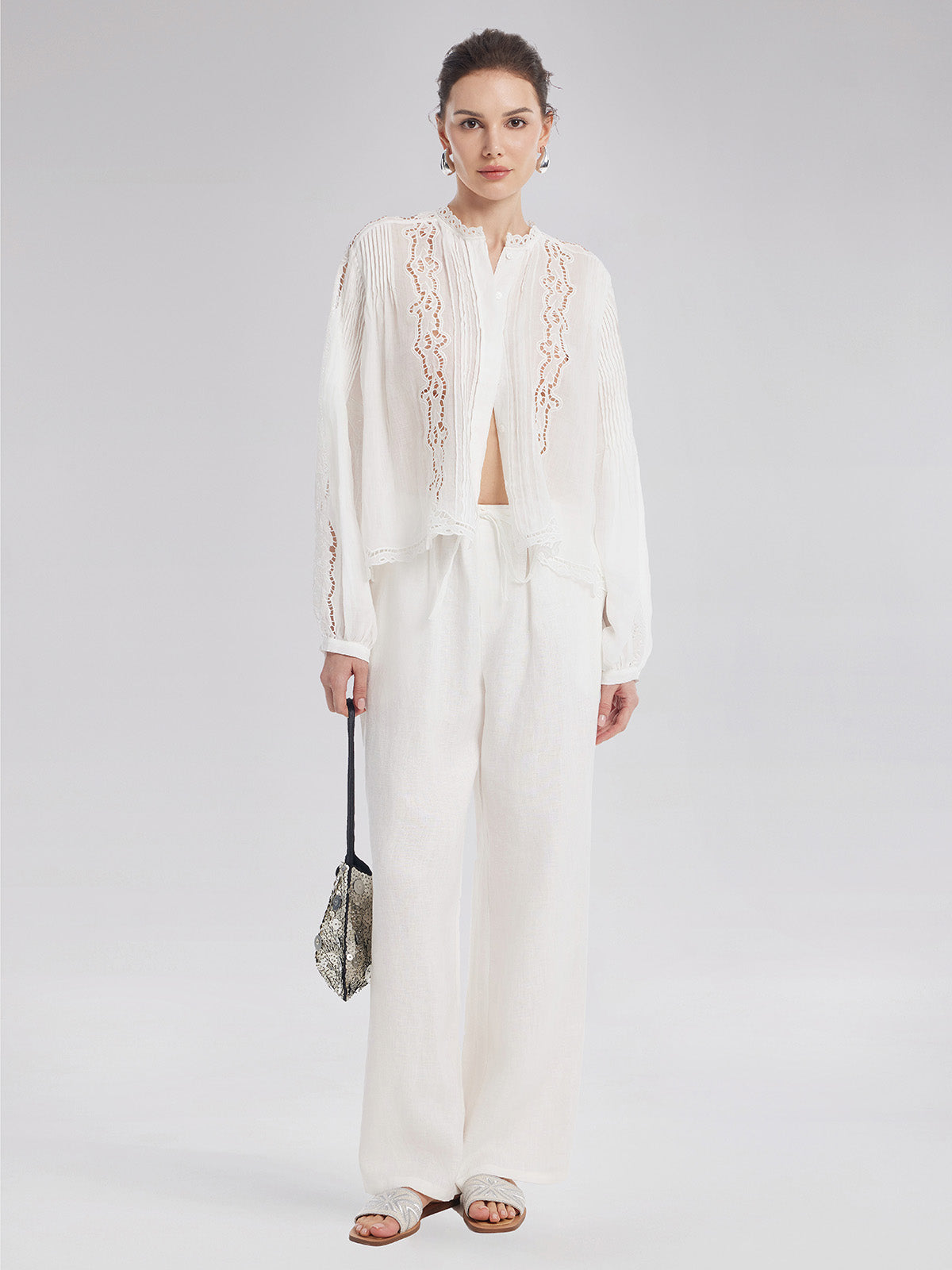 Pileli Delik İşlemeli Nakışlı Bluz